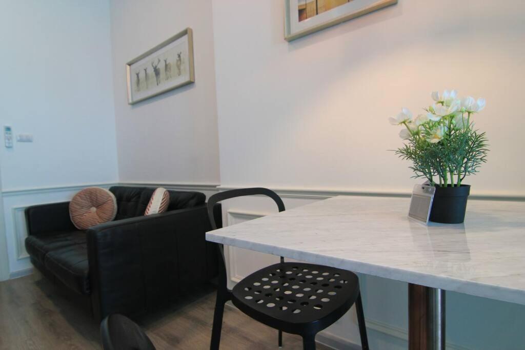 New Condo, Hi-speed Wi-fi, Gym Pool, Near Lam Sali Mrt 公寓