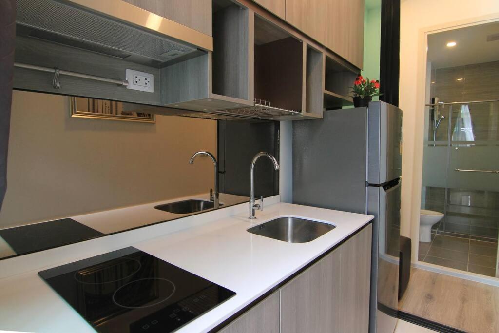 Pangsapuri New Condo, Hi-speed Wi-fi, Gym Pool, Near Lam Sali Mrt